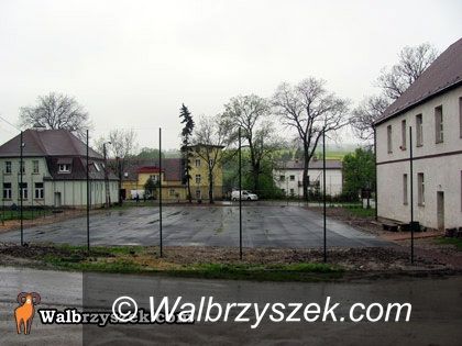 REGION, Czarny Bór: Trwa budowa boiska wielofunkcyjnego