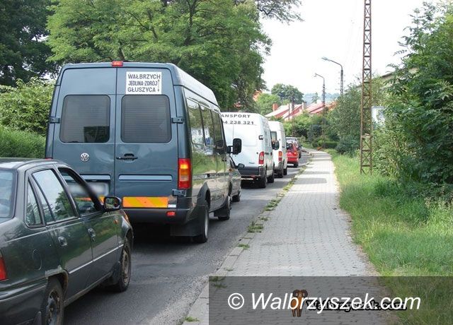 REGION, Głuszyca/Jedlina-Zdrój: Korek na drodze Jedlina – Głuszyca
