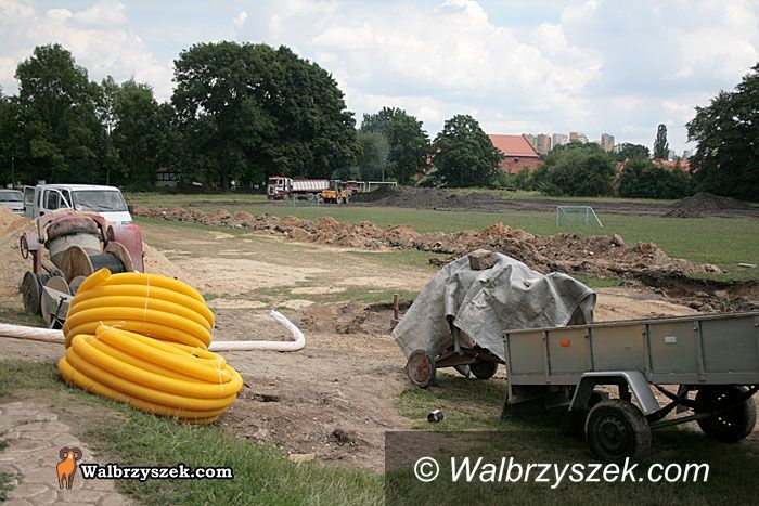 REGION, Szczawno-Zdrój: Remont stadionu w trakcie