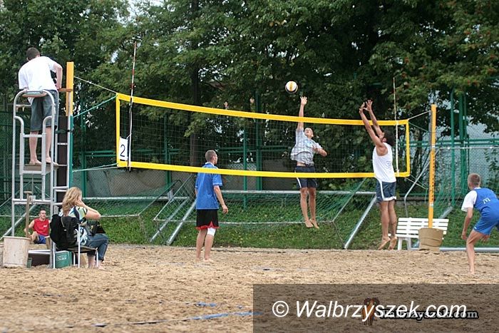 Wałbrzych: Grali na plaży