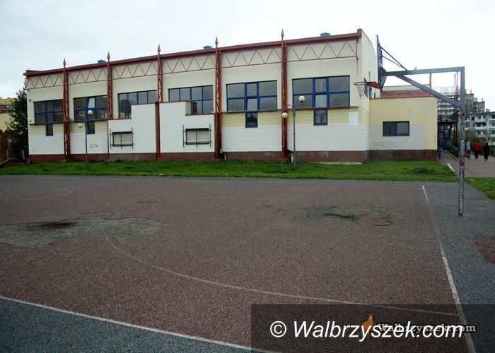 Wałbrzych: Opłakany stan boiska na Podzamczu