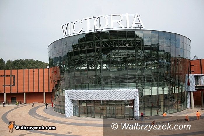 Wałbrzych: Galeria odkrywa karty