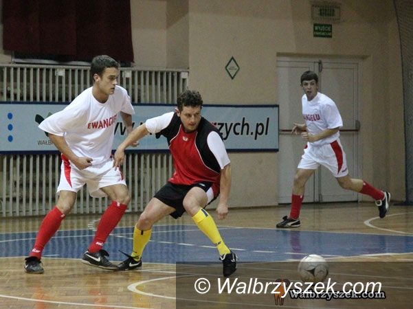Wałbrzych: Liga halowa nabiera tempa