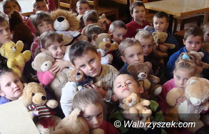 Wałbrzych: Pluszowy Miś przyjacielem dzieci