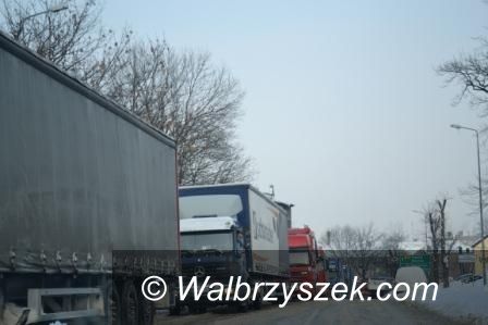 REGION, Świebodzice: TIR–y utknęły w Świebodzicach
