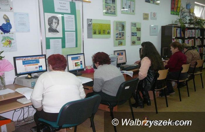 REGION, Czarny Bór: Seniorzy przy komputerze