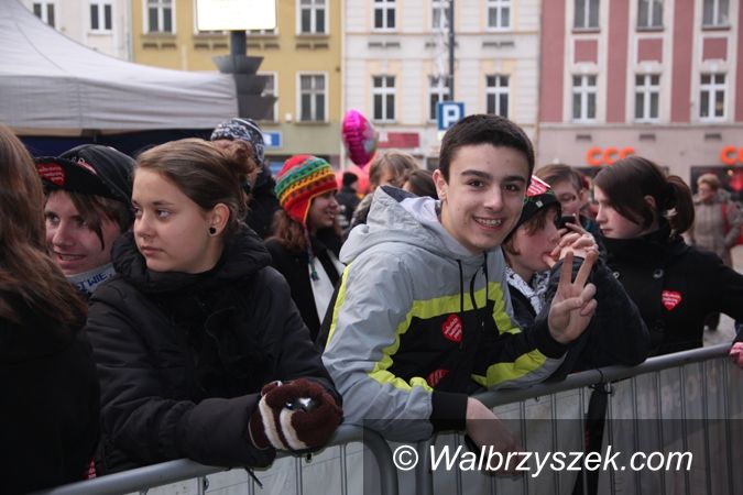 Wałbrzych: W Rynku podczas WOŚP wałbrzyszanie bawią się świetnie