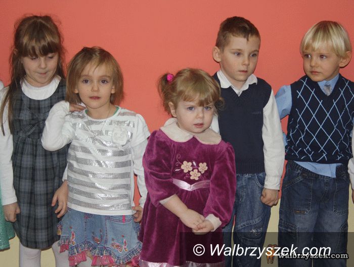 Wałbrzych: Dzieci podziękowały babciom i dziadkom