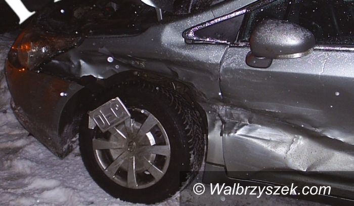 REGION, Czarny Bór: Śliska droga przyczyną karambolu