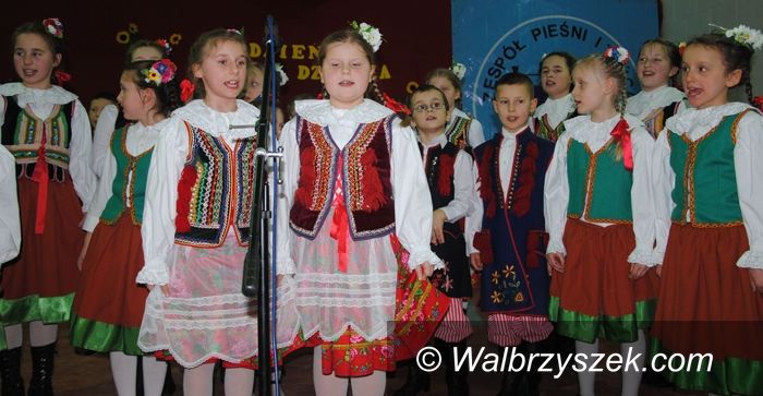 Wałbrzych: ZPiT „Wałbrzych” wystąpił z okazji Dnia Babci i Dnia Dziadka