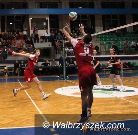 II-liga siatkarzy: Klęska siatkarzy, marzenia o play–offach prysły