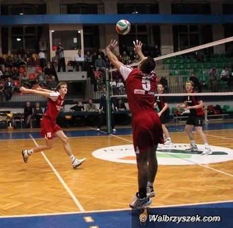 II-liga siatkarzy: Klęska siatkarzy, marzenia o play–offach prysły