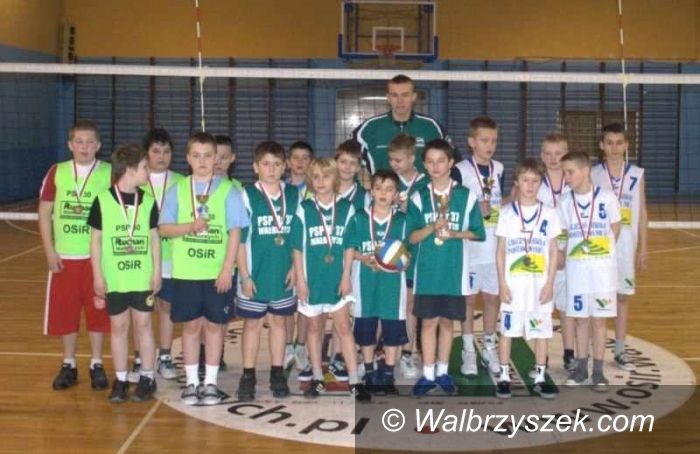 Wałbrzych: Mini dwójki siatkarskie dla PSP 37