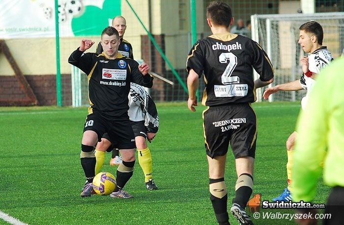 piłkarska okręgówka i klasa A: Kolejny ciężki mecz Górnika Boguszów–Gorce, tym razem lider