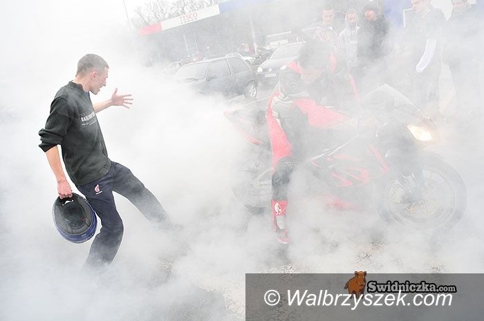 Wałbrzych/Świdnica: Wałbrzyszanie palili gumę w Świdnicy