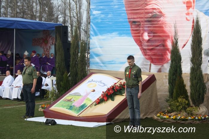 Wałbrzych: Tysiące wałbrzyszan na Mszy Papieskiej