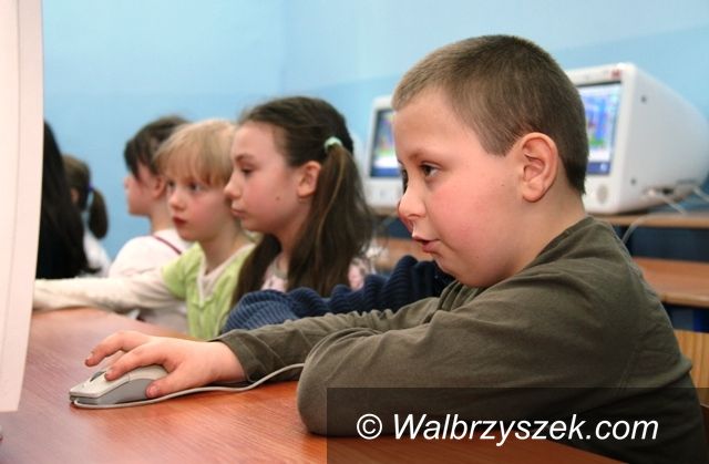 Wałbrzych: PWSZ podzieliła się komputerami