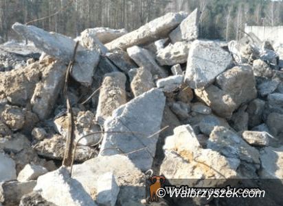 Wałbrzych: Z gruzem do lasu