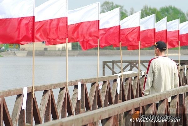 Wałbrzych: Ukradli symbole narodowe – na handel