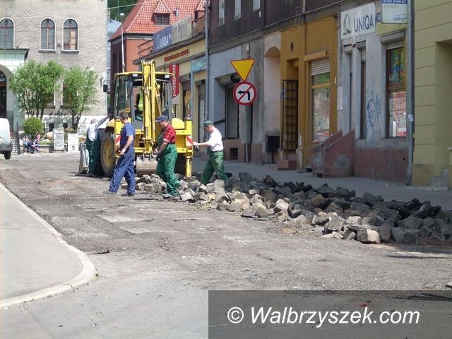 Wałbrzych: Trwa rewitalizacja dróg gminnych w Śródmieściu Wałbrzycha