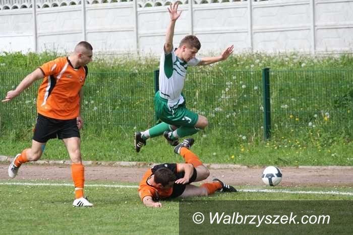 IV-liga piłkarska: IV–liga: Piłkarze z uzdrowiska znów w pokonanym polu