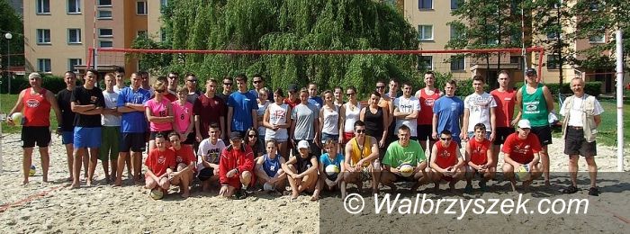 Wałbrzych: Plażówka w środku osiedla
