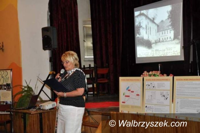 REGION, Głuszyca: Zatrzymać w pamięci – gimnazjaliści z Głuszycy napisali książkę