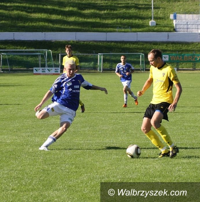 Kraj: II liga piłki nożnej: Górnik awansował o jedną lokatę