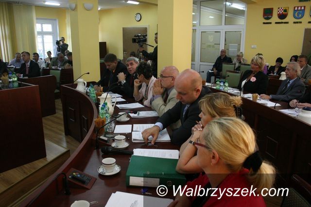 Wałbrzych: Zwolnienia i przyjęcia w Starostwie