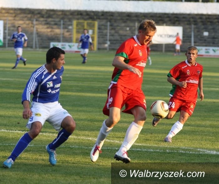 Kraj: II liga piłkarska: Elana liderem