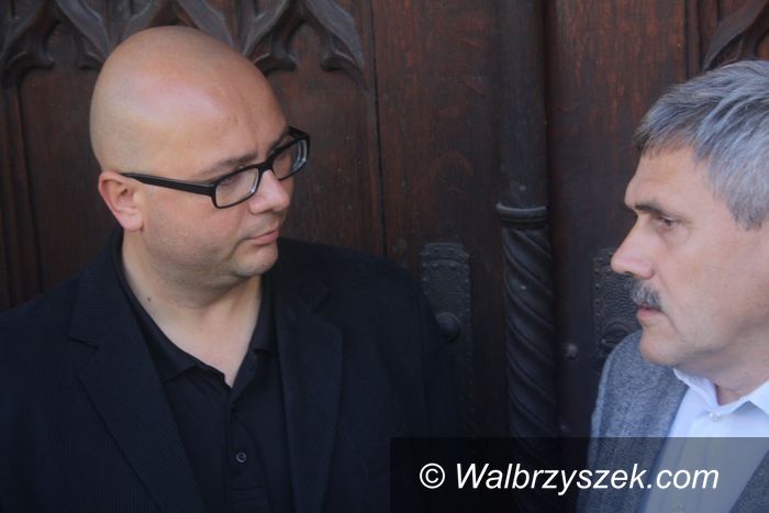 Wałbrzych: Prywatni przewoźnicy protestują pod Ratuszem