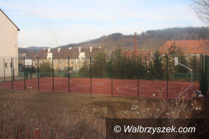 REGION, Czarny Bór: Czarny Bór wzbogacił się o nowe boisko