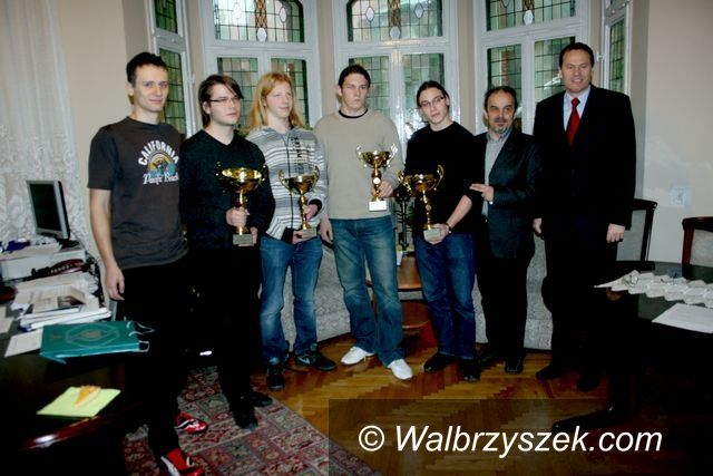 Wałbrzych: Młodzi fizycy z II LO bezkonkurencyjni