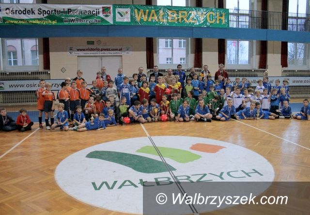 Wałbrzych: Najmłodsi piłkarze rozegrali turniej świąteczny