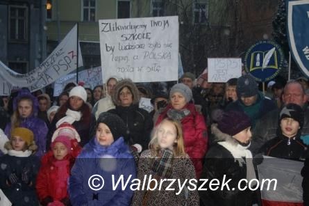 Wałbrzych: Apel społeczności PSP nr 12 do radnych