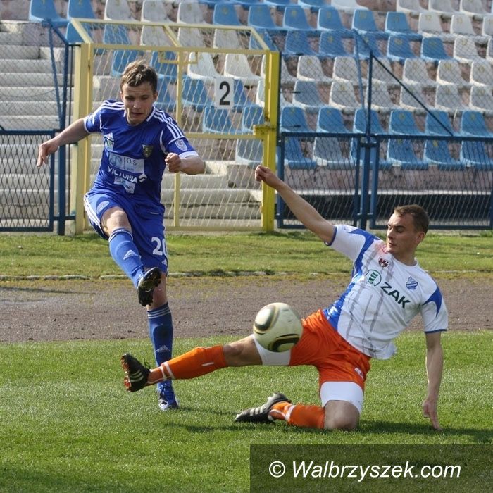 Kraj: II liga piłkarska: Na czele bez zmian