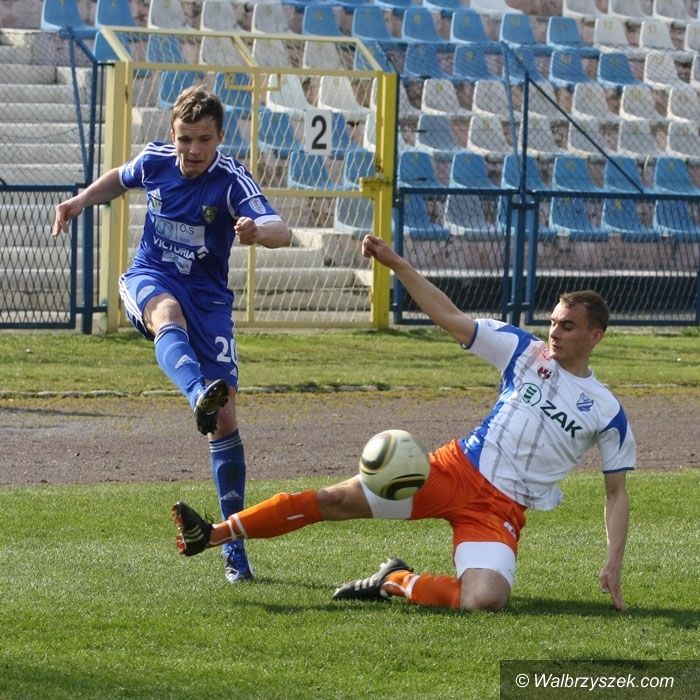 Kraj: II liga piłkarska: Na czele bez zmian