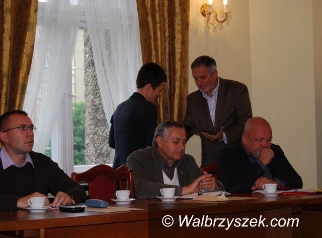 Wałbrzych: Rada Powiatu Wałbrzyskiego uhonorowała Leszka Solarka