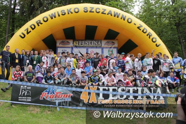 Szczawno - Zdrój: Nocny i deszczowy Four Cross w Szczawnie–Zdroju