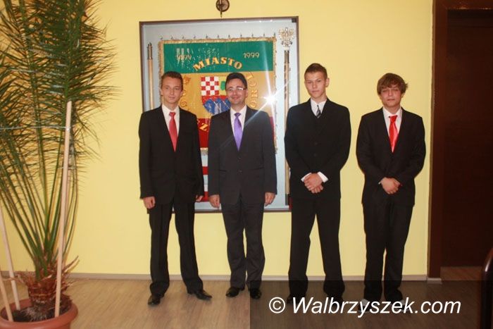 REGION, Boguszów-Gorce: Najlepsi gimnazjaliści nagrodzeni