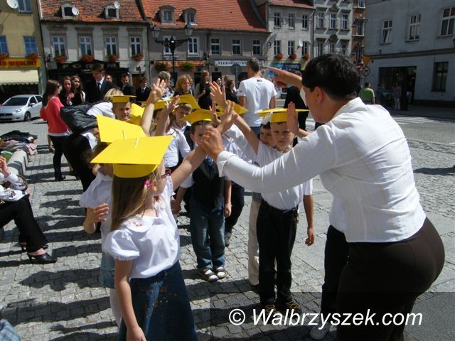 Świebodzice: Tańczące pary na Rynku w Świebodzicach