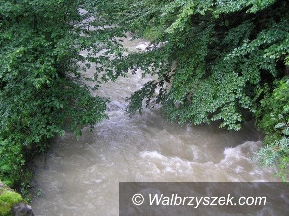 Świebodzice: Poranna ulewa wezbrała Pełcznicę