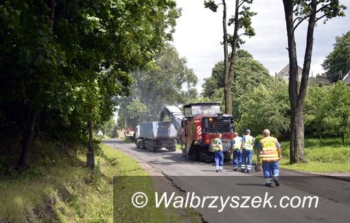 REGION, Stare Bogaczowice: Starostwo remontuje drogę w Starych Bogaczowicach