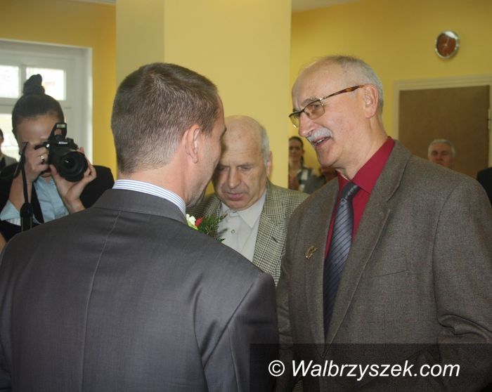 Wałbrzych: Zasłużeni dla powiatu odebrali tytuły