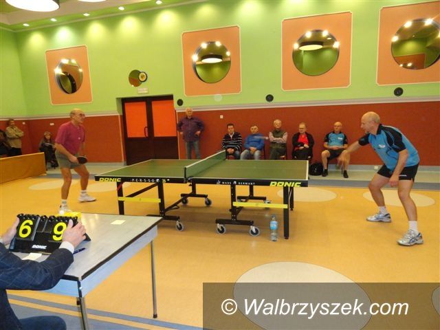 Wałbrzych: Ping–pongowa rywalizacja VIP–ów
