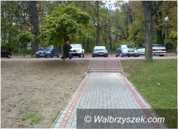 REGION, Szczawno Zdrój: Szczawno Zdrój miastem „przychylnym” osobom niepełnosprawnym, czyli spacerkiem po szczawieńskich utrudnieniach...