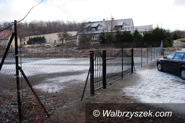REGION, Głuszyca: Ogrodzone boisko