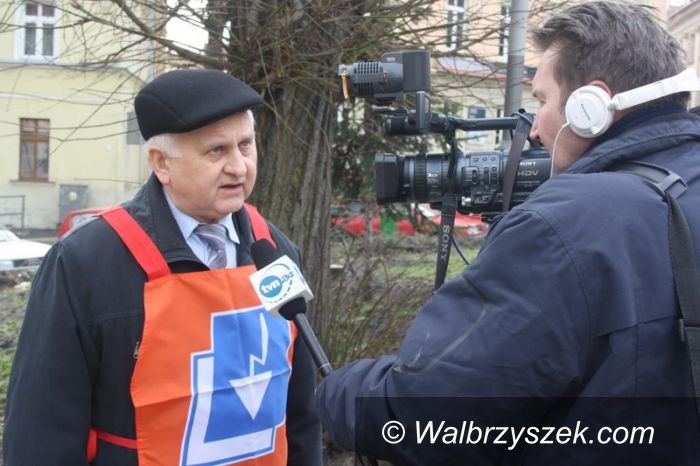 Wałbrzych: Związkowcy i podwykonawcy protestowali pod Ratuszem
