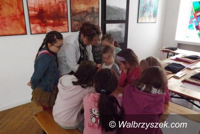 Wałbrzych: Projektowanie antycznych strojów w Muzeum