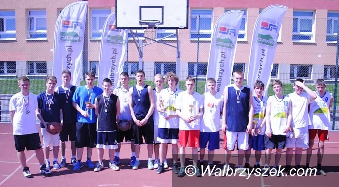 Wałbrzych: PG nr 11 triumfuje w koszykówce